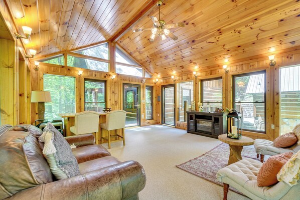 House (3 Bedrooms) | Interior