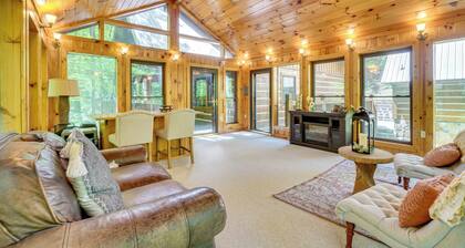 2 Mi to Gsmnp: Peaceful & Scenic Cabin w/ Deck