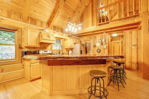 House (3 Bedrooms) | Interior