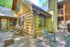 House (3 Bedrooms) | Interior - 2 Mi to Gsmnp: Peaceful & Scenic Cabin w/ Deck (Sevierville)