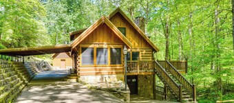 2 Mi to Gsmnp: Peaceful & Scenic Cabin w/ Deck