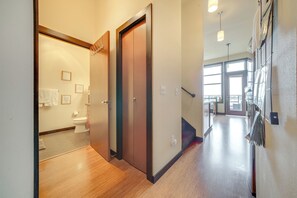 Apartment (0 Bedroom) | Interior - 1 Mi to Dtwn Seattle: Condo w/ Garage Parking (Seattle)