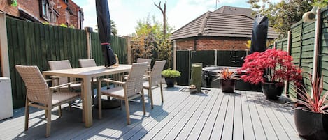 屋外ダイニングエリア