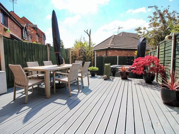 Outdoor dining - 63 Severn Street (Bridgnorth)