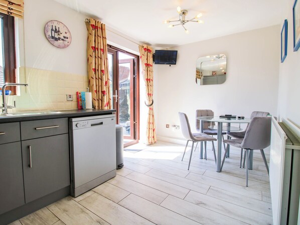 Lava-louças, talheres/pratos/utensílios de cozinha