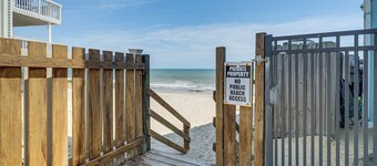 Sandy Oceanfront 2nd FL 1BR W/pool at The Riggings