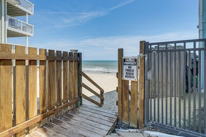 Sandy Oceanfront 2nd FL 1BR W/pool at The Riggings