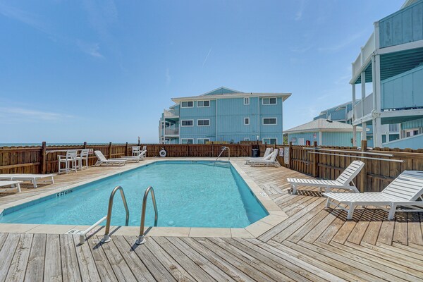 Sandy Oceanfront 2nd Fl 1br W/pool At The Riggings - Kure Beach, NC