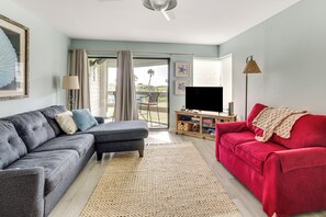 Apartment (1 Bedroom) | Living area | TV