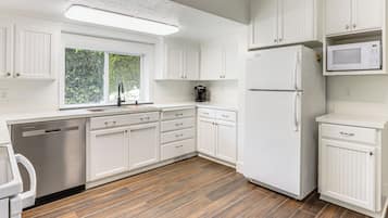 Cottage (2 Bedrooms) | Interior