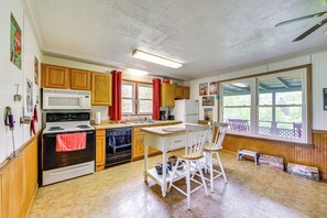 House (2 Bedrooms) | Interior