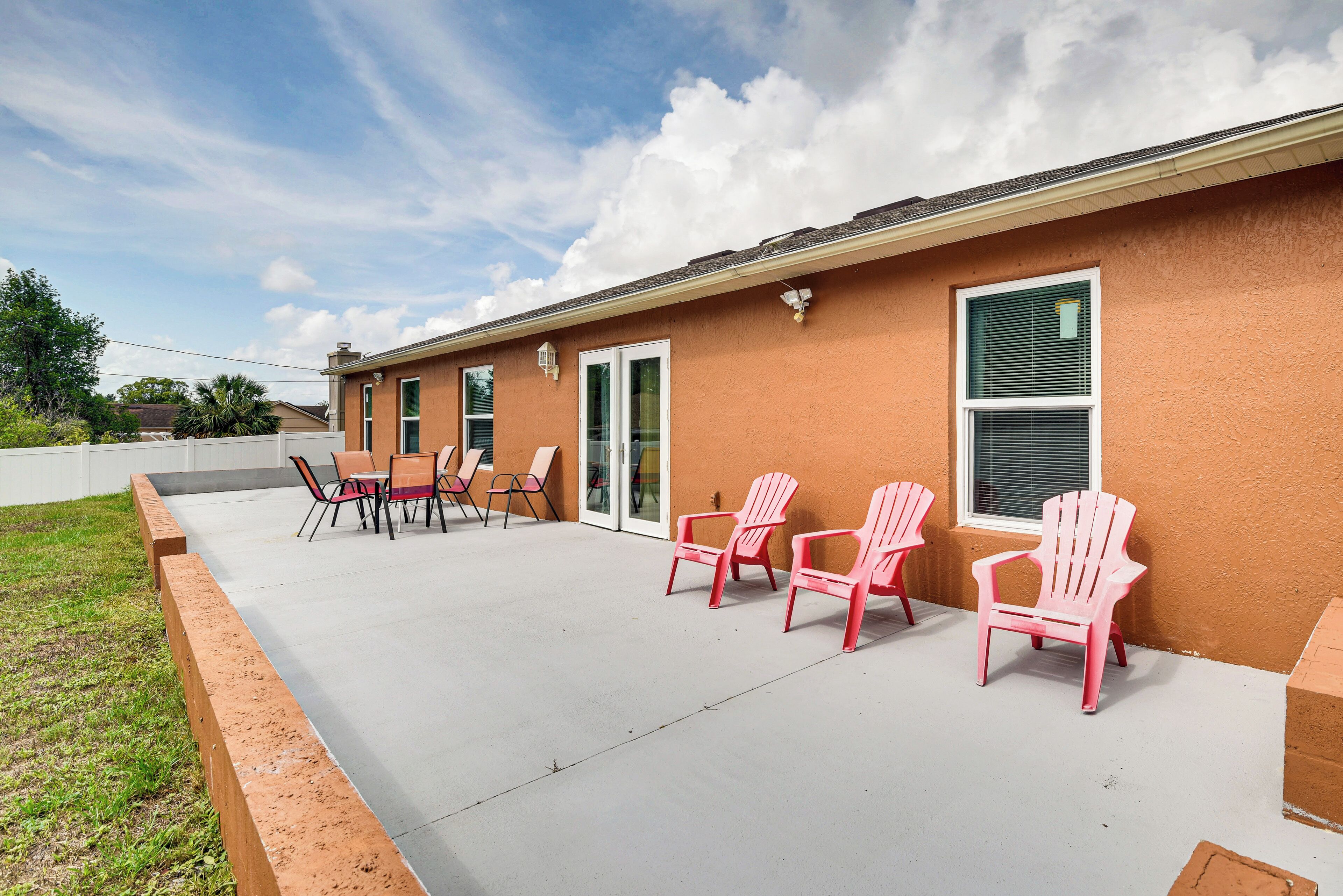 House (4 Bedrooms) | Front of property