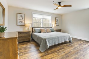 Interior - Walk to Sebago Town Beach: Luxe Townhome w/ Grill (Sebago)