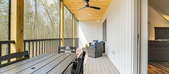Walk to Sebago Town Beach: Luxe Townhome w/ Grill