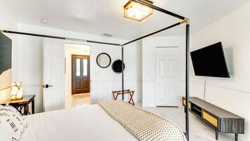 House (5 Bedrooms) | Interior