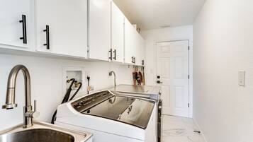 單棟房屋 (5 Bedrooms) | 內部