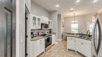 House (4 Bedrooms) | Interior