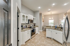 House (4 Bedrooms) | Interior