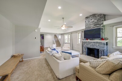 1 Mi to Lake Erie: Family-friendly Angola Home!