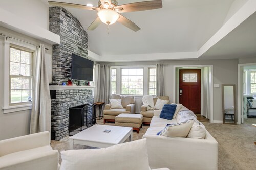 1 Mi to Lake Erie: Family-friendly Angola Home!