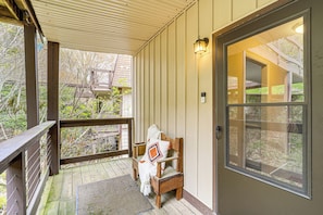 Interior - Walk to Hiking & Skiing: Beech Mountain Condo (Banner Elk)