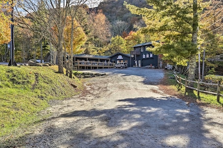 Interior. Walk to Hiking & Skiing: Beech Mountain Condo