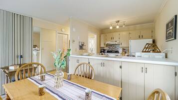 Apartment (0 Bedroom) | Interior