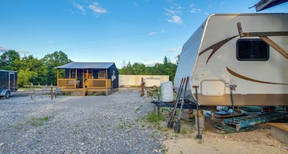 Fishing Ponds, Trails & River Access: Jay Studio!
