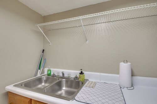 Fishing Ponds, Trails & River Access: Jay Studio!