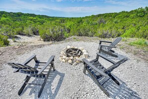 House (1 Bedroom) | Interior - Hot Tub & Valley Views: Hidden Gem in Texas (Valley Mills)