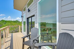 House (1 Bedroom) | Interior - Hot Tub & Valley Views: Hidden Gem in Texas (Valley Mills)