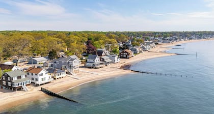 Walk to Hawk's Nest Beach: Coastal Old Lyme Apt
