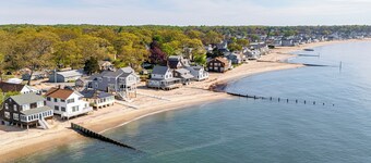 Walk to Hawk's Nest Beach: Coastal Old Lyme Apt