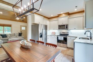 House (3 Bedrooms) | Interior