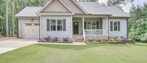 House (3 Bedrooms) | Exterior