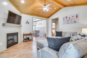 House (3 Bedrooms) | Interior