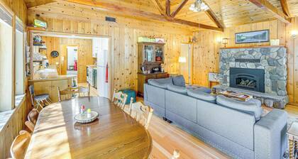 Walk to Lake Almanor: Prattville Cabin w/ 2 Decks!
