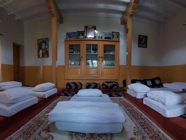 Soundproofing, free WiFi - Ehsan-e-Bassi (Gilgit)