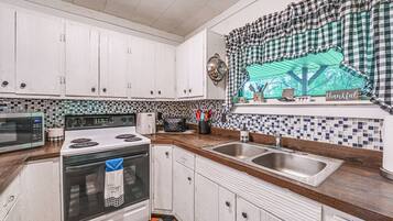 Cottage (2 Bedrooms) | Interior