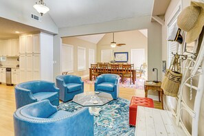 House (6 Bedrooms) | Interior