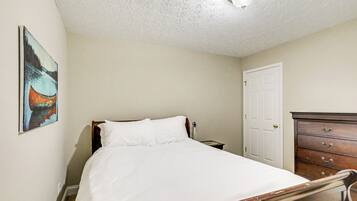 House (6 Bedrooms) | Interior