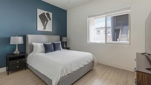 1 makuuhuone, työpöytä, silitysrauta/-lauta, Wi-Fi