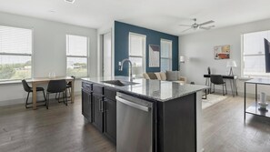 Interior - Landing | Spectacular 2BD, Pool, Gym (Manor)