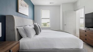 2 bedrooms, desk, iron/ironing board, WiFi