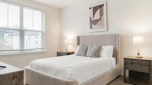 2 slaapkamers, een bureau, een strijkplank/strijkijzer, wifi