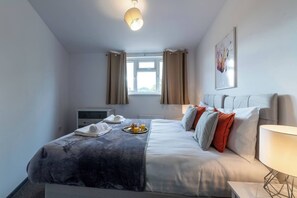 2 bedrooms, Internet - Spacious 2 bed, Netflix, Parking (Peterborough)
