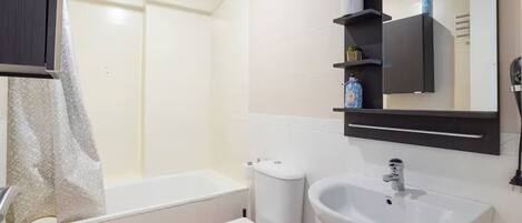 مجففات شعر، مراحيض شطف، مناشف، صابون