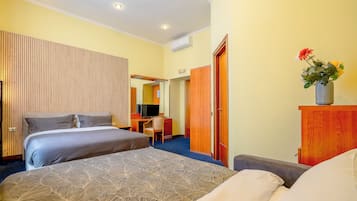 Family Quadruple Room | Desk, laptop workspace, soundproofing, iron/ironing board