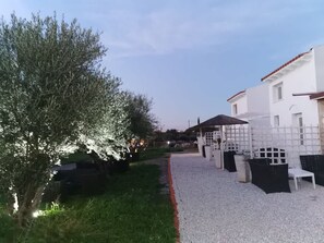 A gravel pathway leading to a white building with a covered outdoor seating area. - Boho Sisi Resort - Poolside Oasis Garden Vibes (Agios Nikolaos)