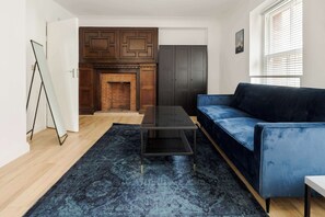 TV connectée, cheminée, espaces bureaux